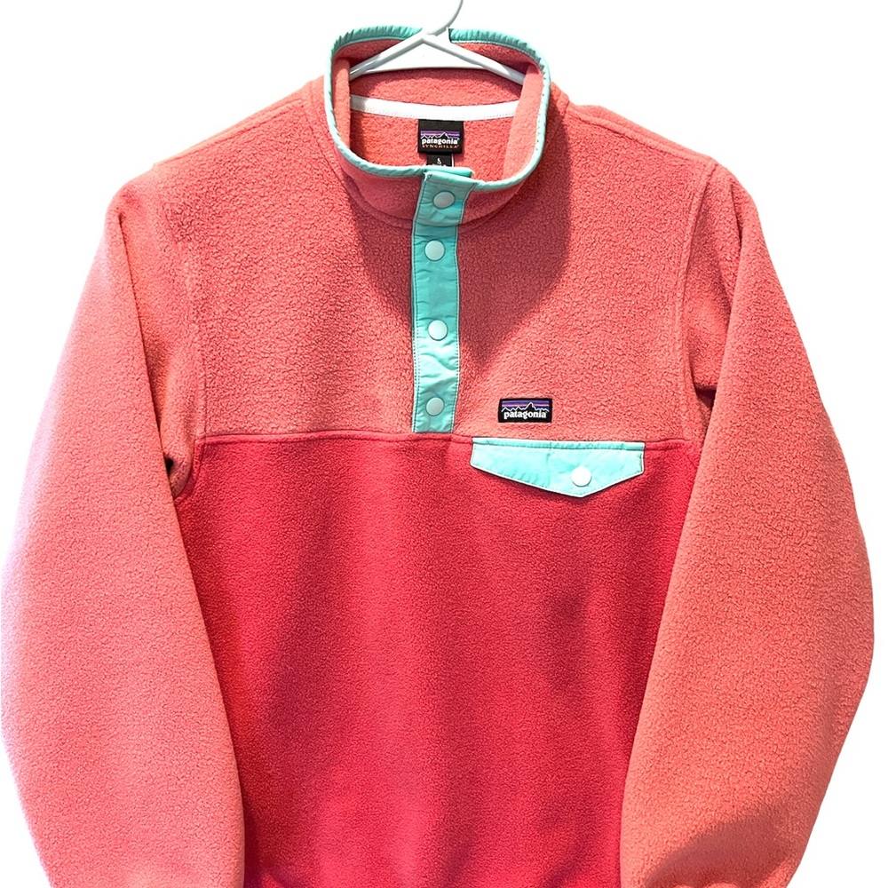Patagonia Girls synchilla pullover fleece. Size L